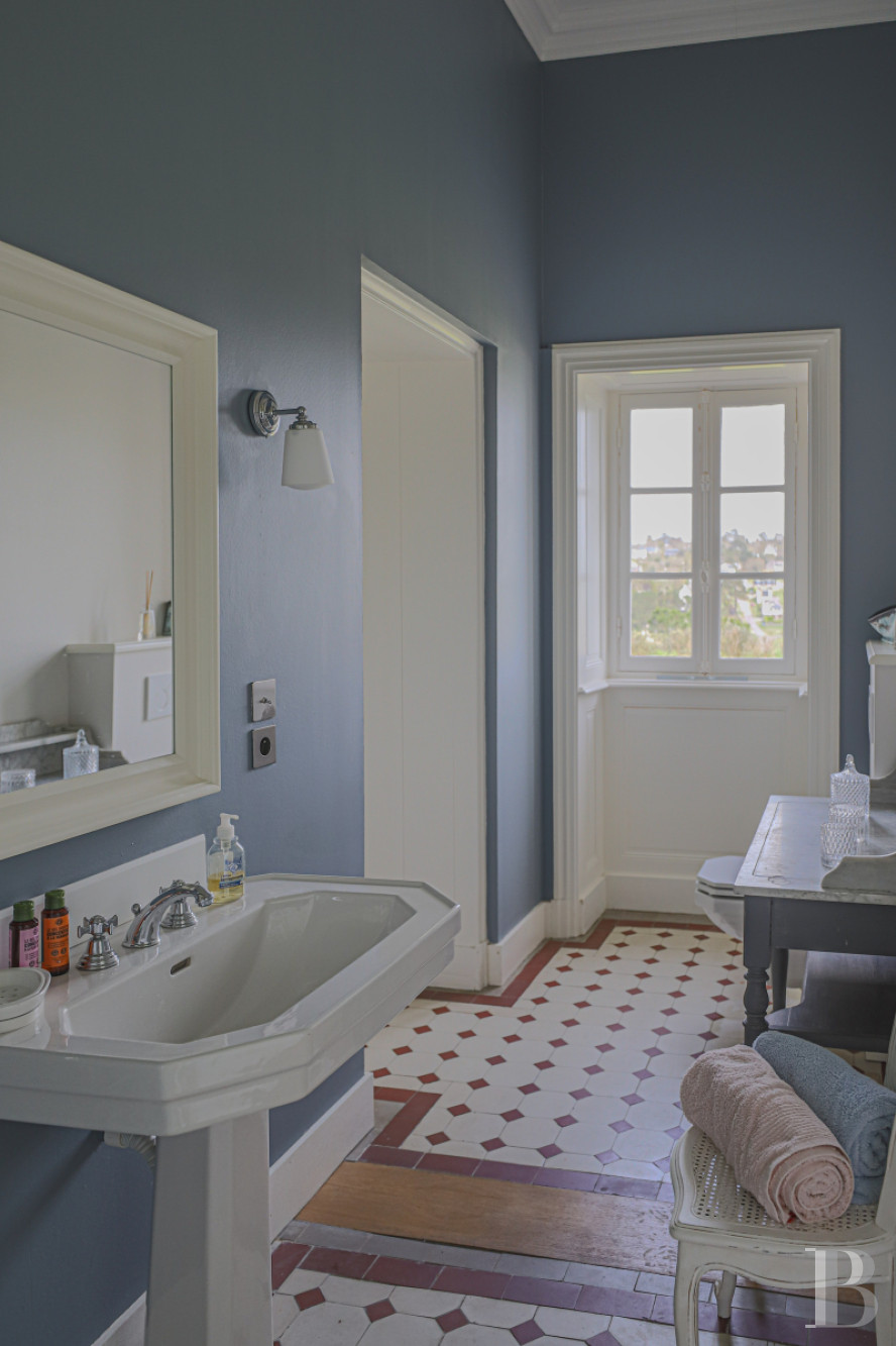 An early 19th century manor house overlooking the Bay of Douarnenez on the Crozon peninsula in Finistère - photo  n°24